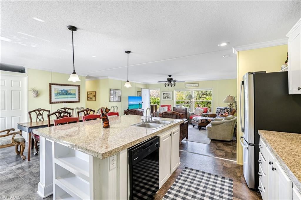 610 Sunset DR