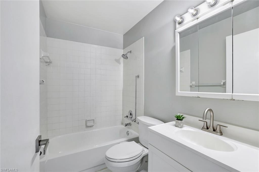 GREENWOOD VILLAGE AT KINGS LAKE - Residential