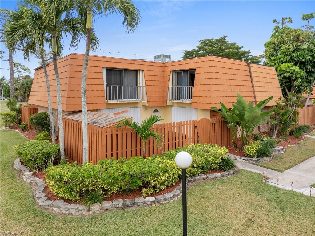 PARKWOODS TOWNHOUSE COMMUNITY - Residential