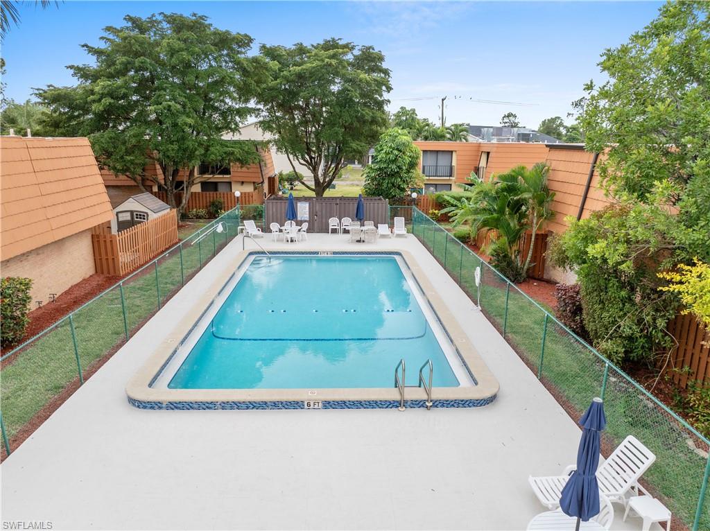 PARKWOODS TOWNHOUSE COMMUNITY - Residential