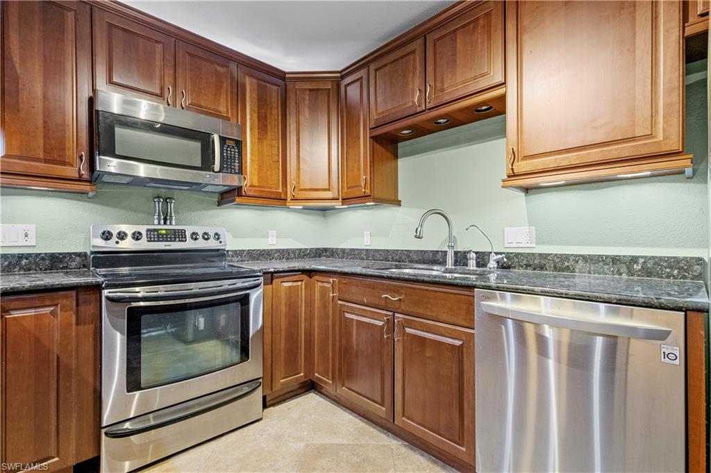 PARKWOODS TOWNHOUSE COMMUNITY - Residential