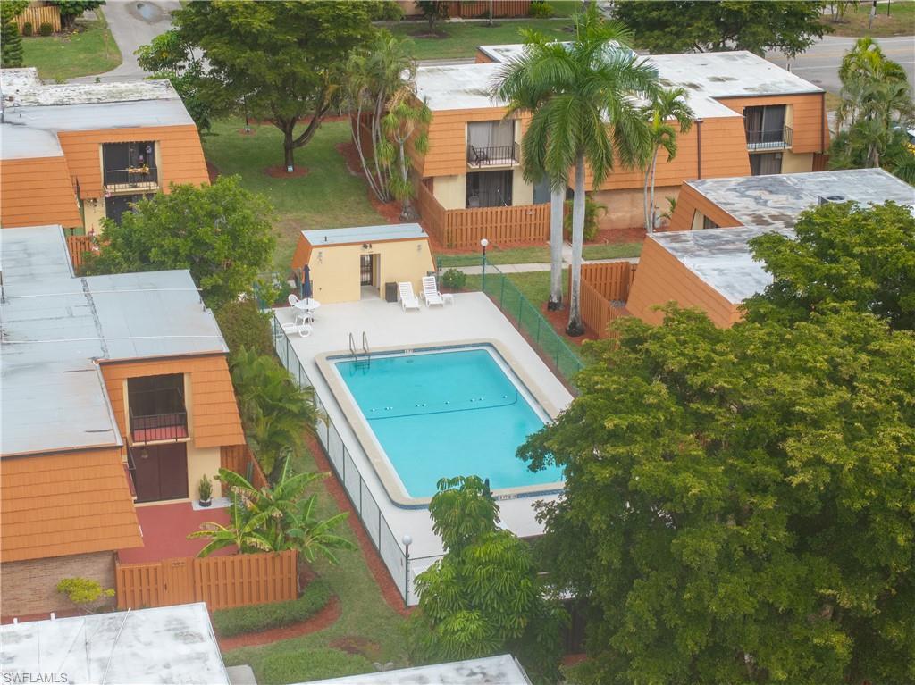 PARKWOODS TOWNHOUSE COMMUNITY - Residential