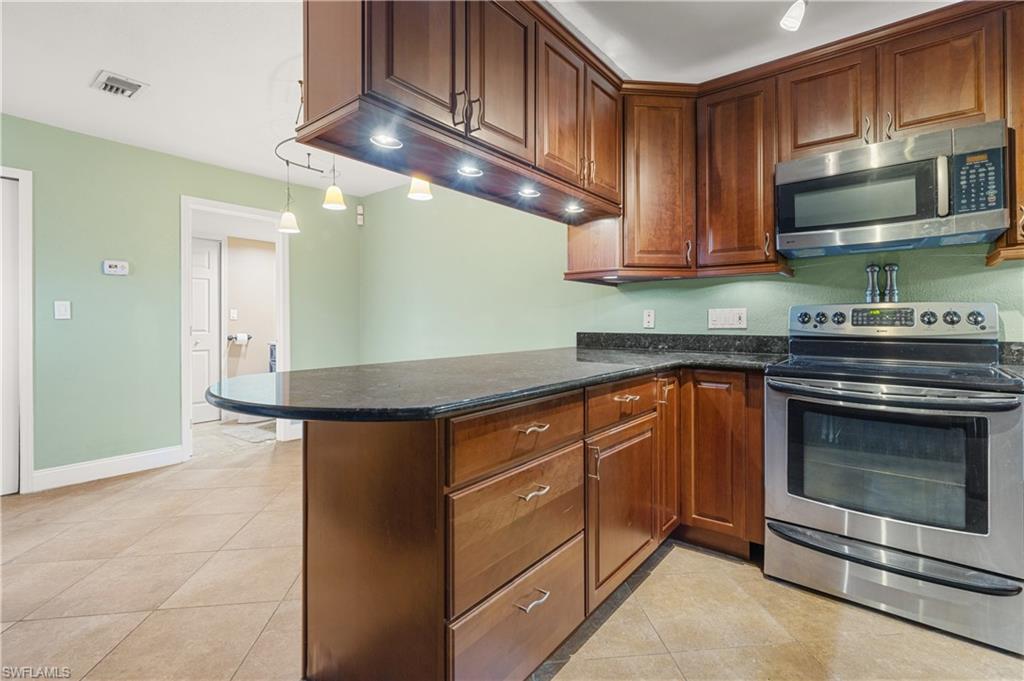 PARKWOODS TOWNHOUSE COMMUNITY - Residential