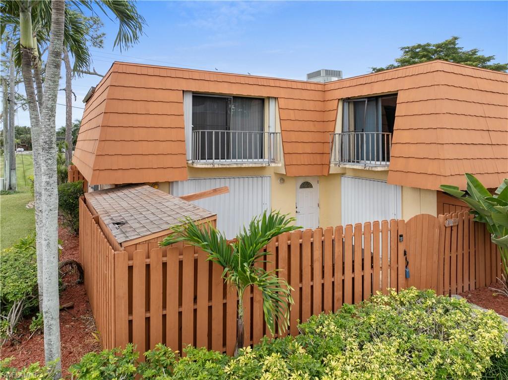 PARKWOODS TOWNHOUSE COMMUNITY - Residential