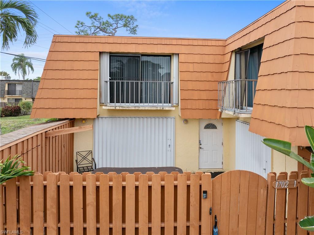 PARKWOODS TOWNHOUSE COMMUNITY - Residential