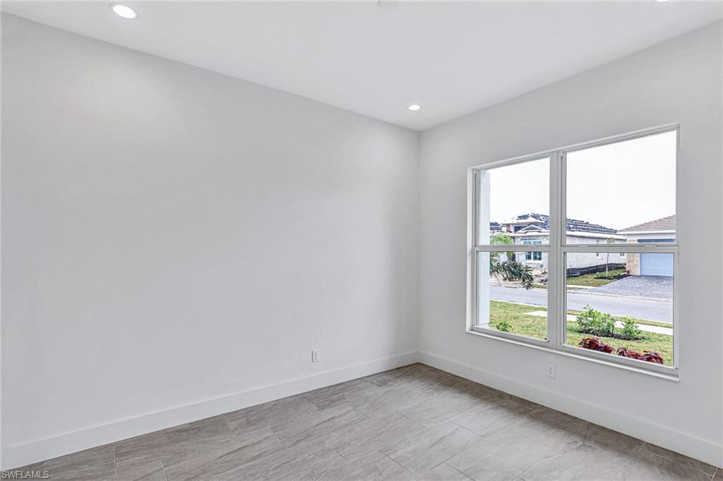 SEVEN SHORES - Residential