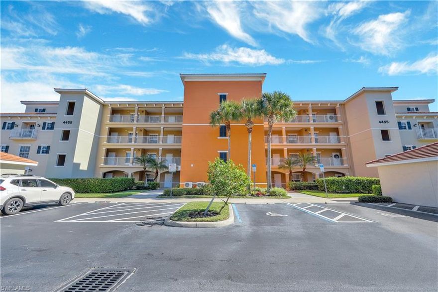 Beautiful penthouse views overlooking Lake Avalon and Sugden Park. Oversized 2 car garage! Updated bathrooms and magnificent quality kitchen. Pet friendly and a short walk to the clubhouse with exercise room, pool Jacuzzi and barbeque area. Located in the Bayshore Arts district which includes The Naples Botanical Garden, World Cup Pickleball, Sugden Park, Celebration Park, Hamilton Harbor Yacht Club and public boat landing and biking paths. Only 3 miles from Old Naples and the beach. q