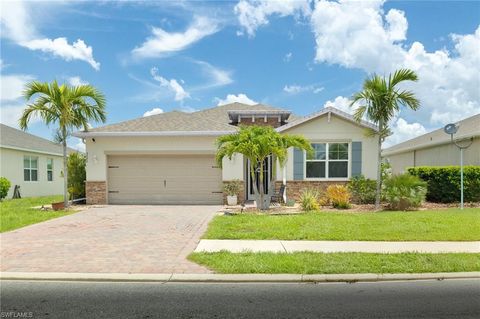 3289 Baravaldo CIR CAPE CORAL FL 33909