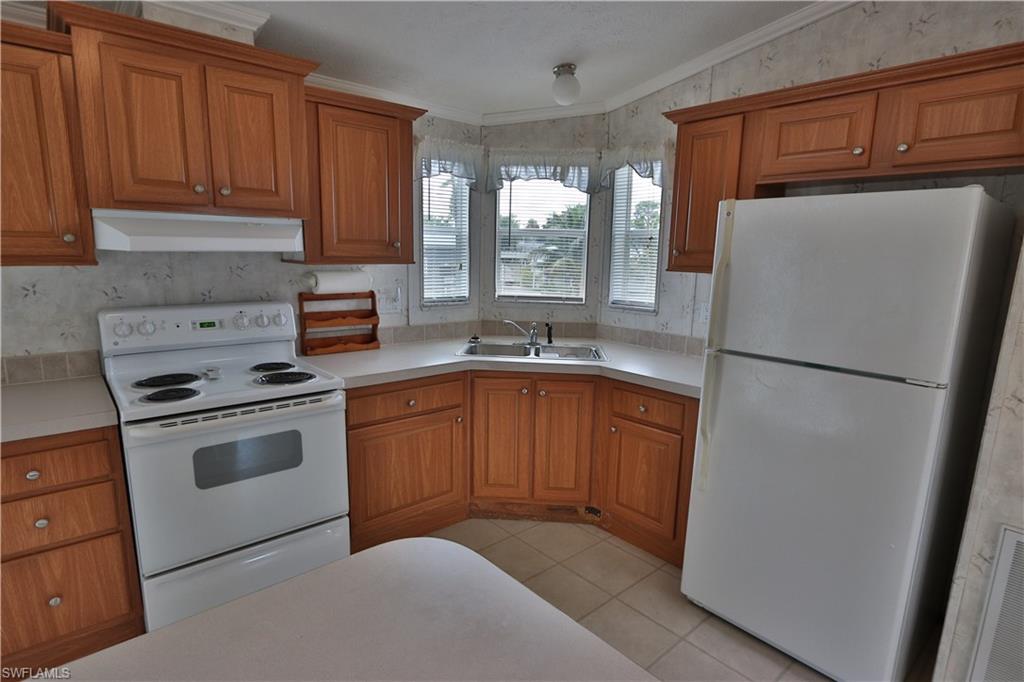 MOBILE MANOR - Residential