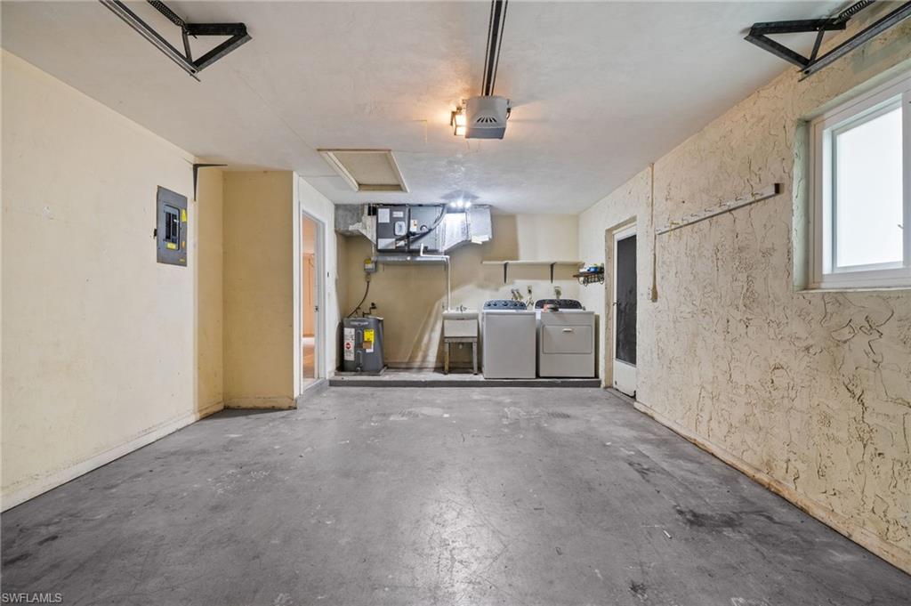 COUNTRY CLUB - Residential