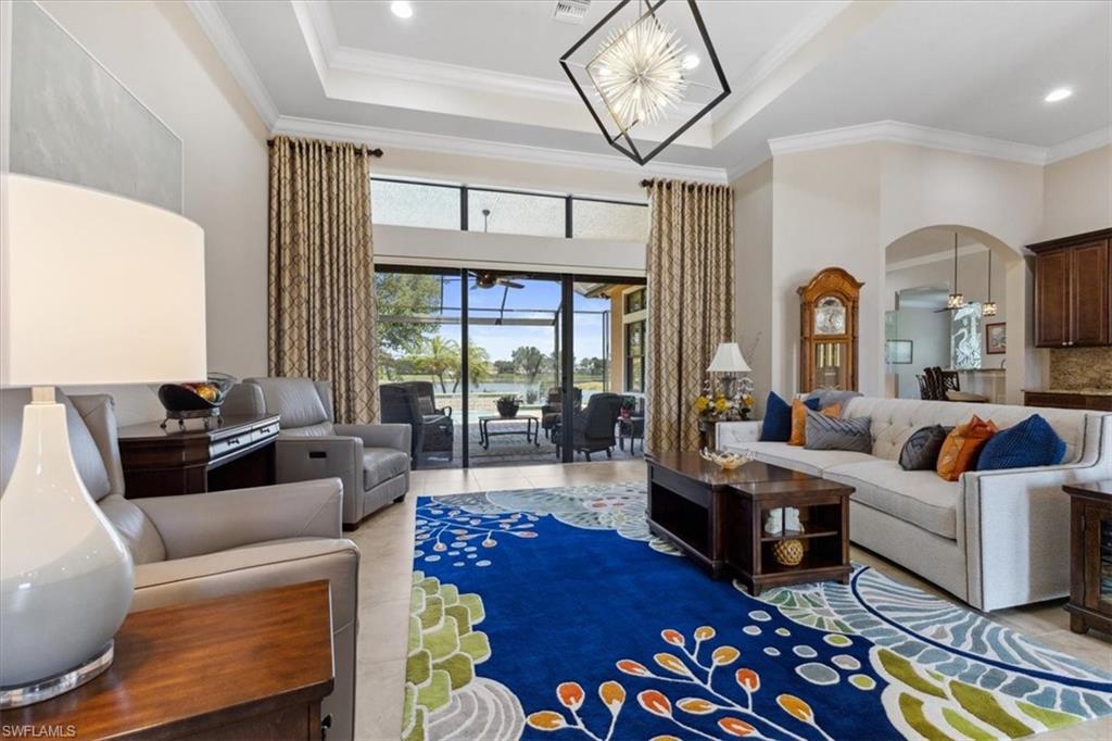 COUNTRY CLUB - Residential