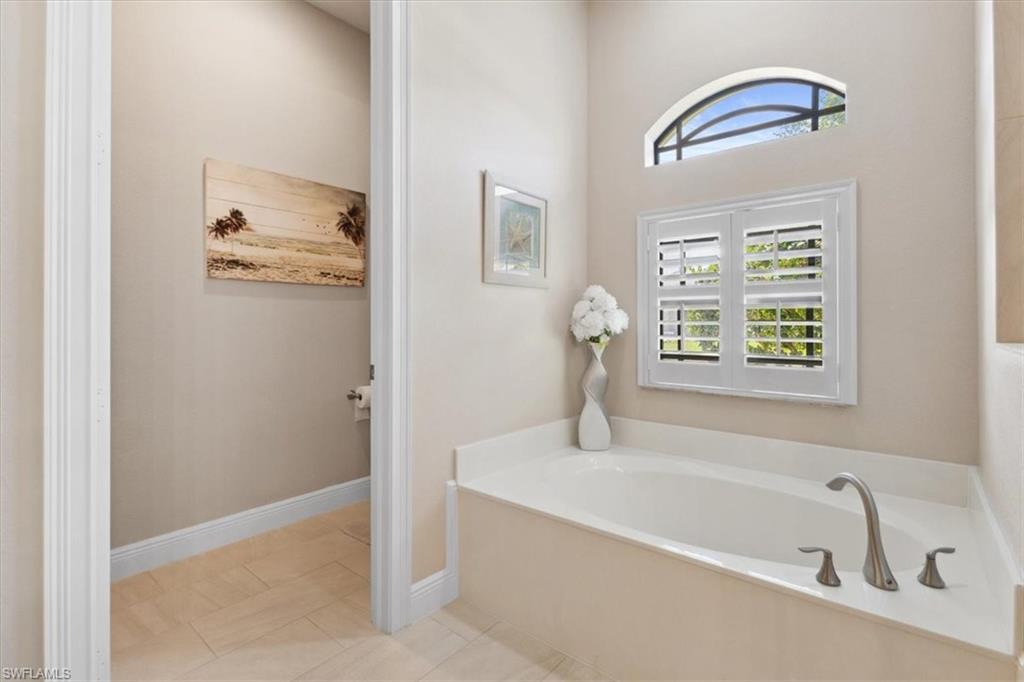 COUNTRY CLUB - Residential