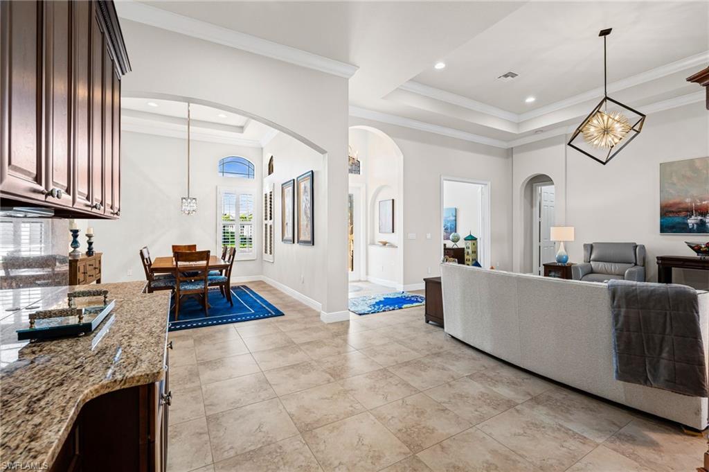 COUNTRY CLUB - Residential