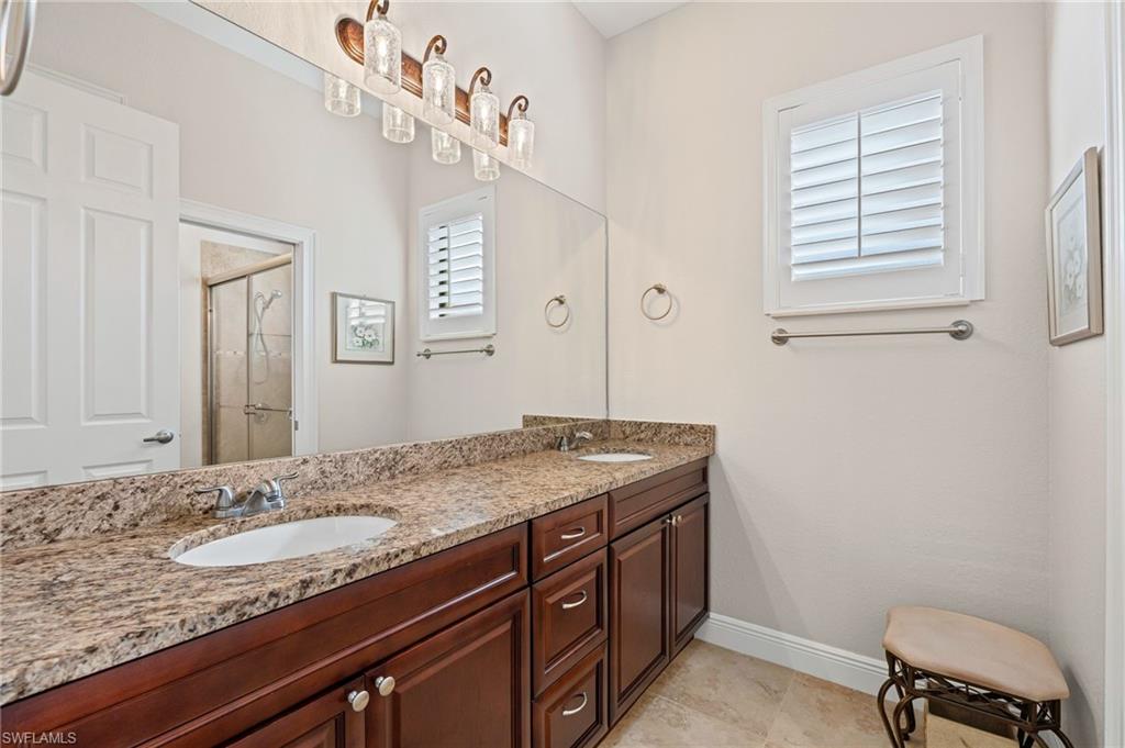 COUNTRY CLUB - Residential