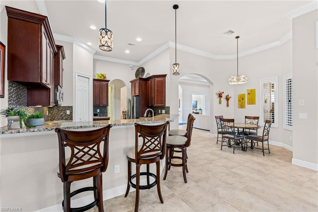 COUNTRY CLUB - Residential