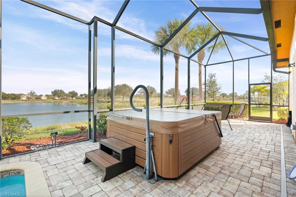 COUNTRY CLUB - Residential