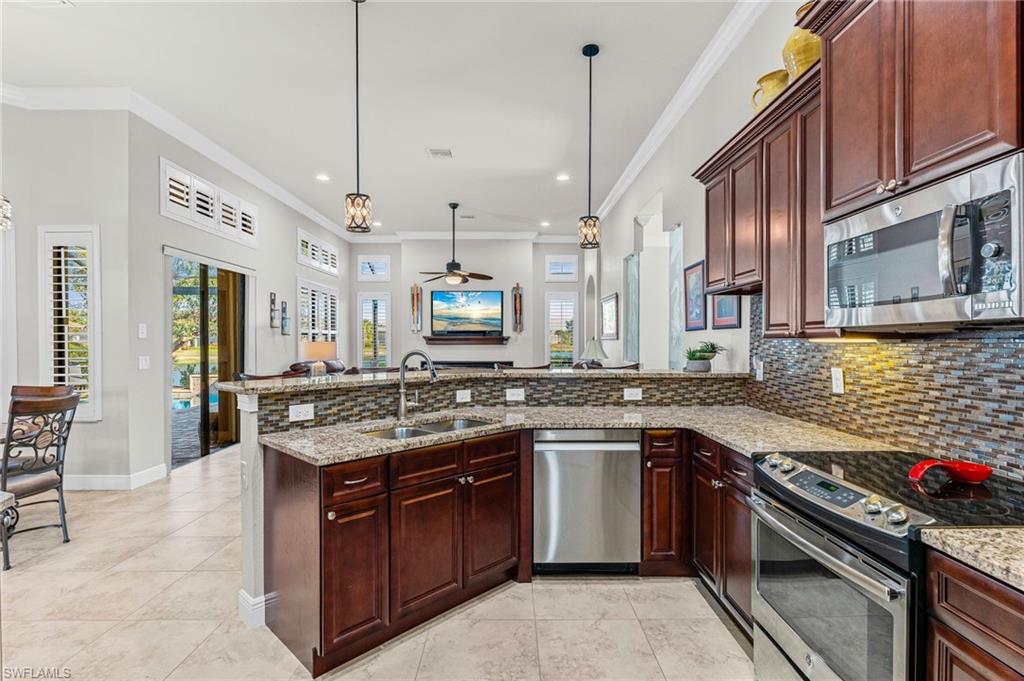 COUNTRY CLUB - Residential