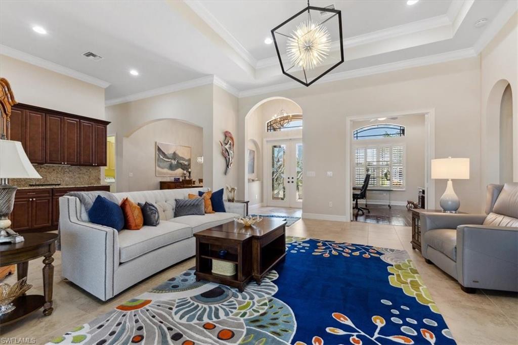 COUNTRY CLUB - Residential