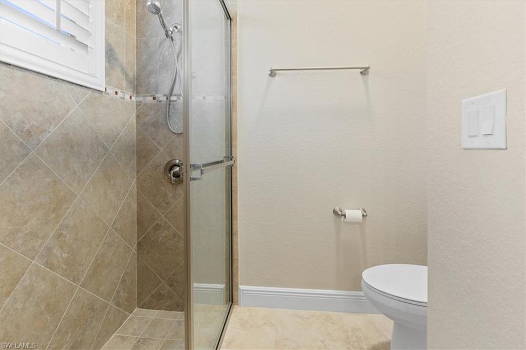 COUNTRY CLUB - Residential