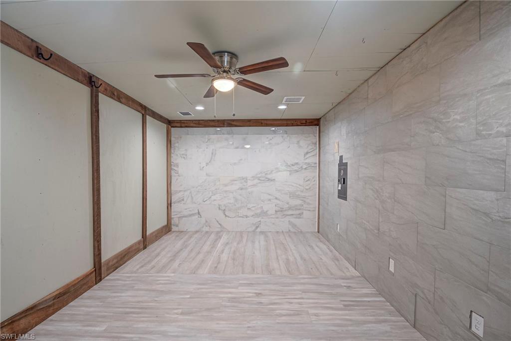 SUNNYBROOK FARMS - Residential