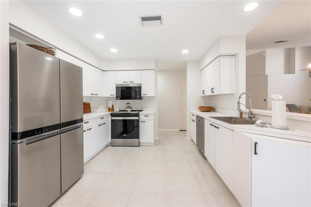 LAKESIDE - Residential Lease