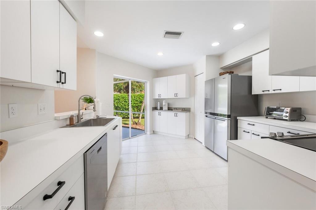 LAKESIDE - Residential Lease