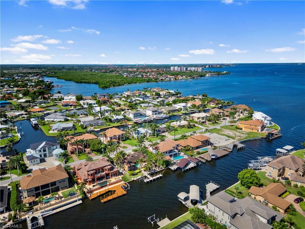 TOWN AND RIVER - Residential