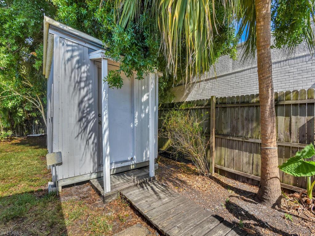 BERTS SUNNY ACRES - Residential