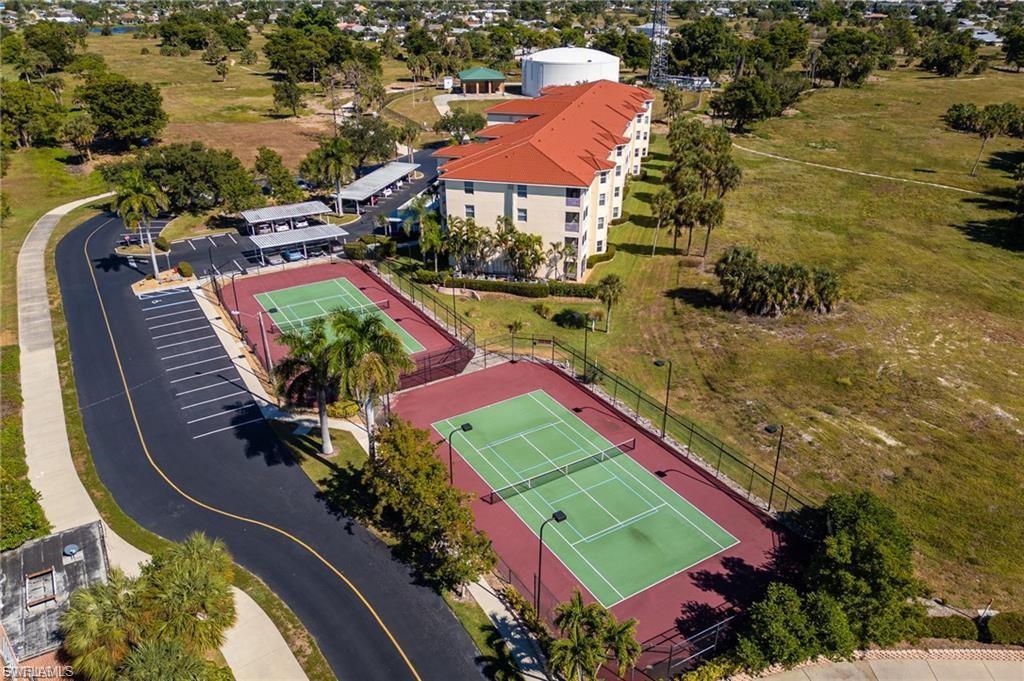 CLUBHOUSE VILLAS - Residential