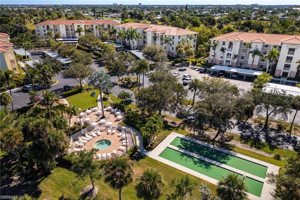 CLUBHOUSE VILLAS - Residential