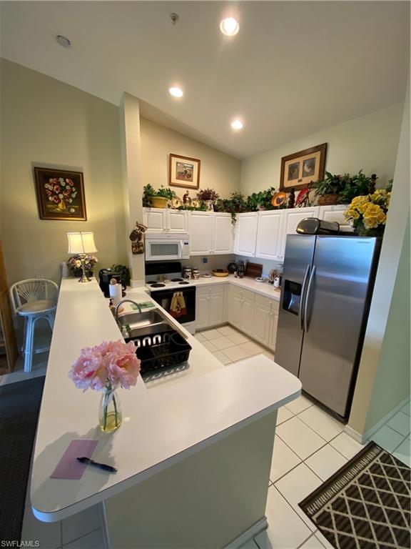 CLUBHOUSE VILLAS - Residential