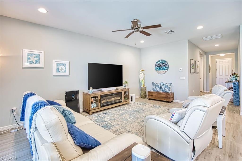 VENETIAN POINTE - Residential