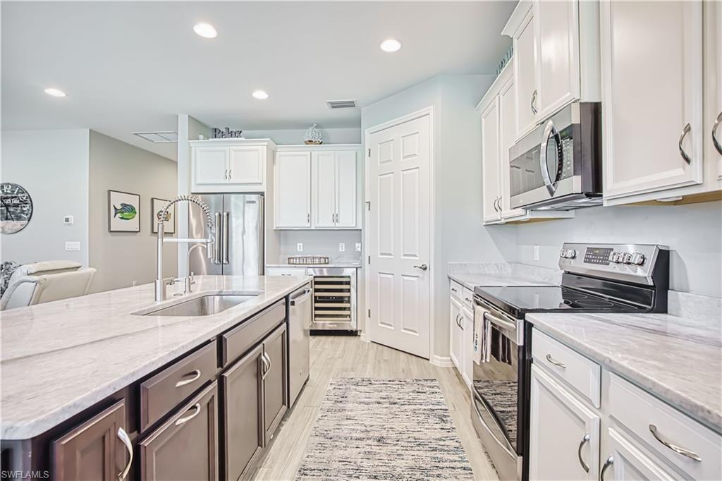 VENETIAN POINTE - Residential