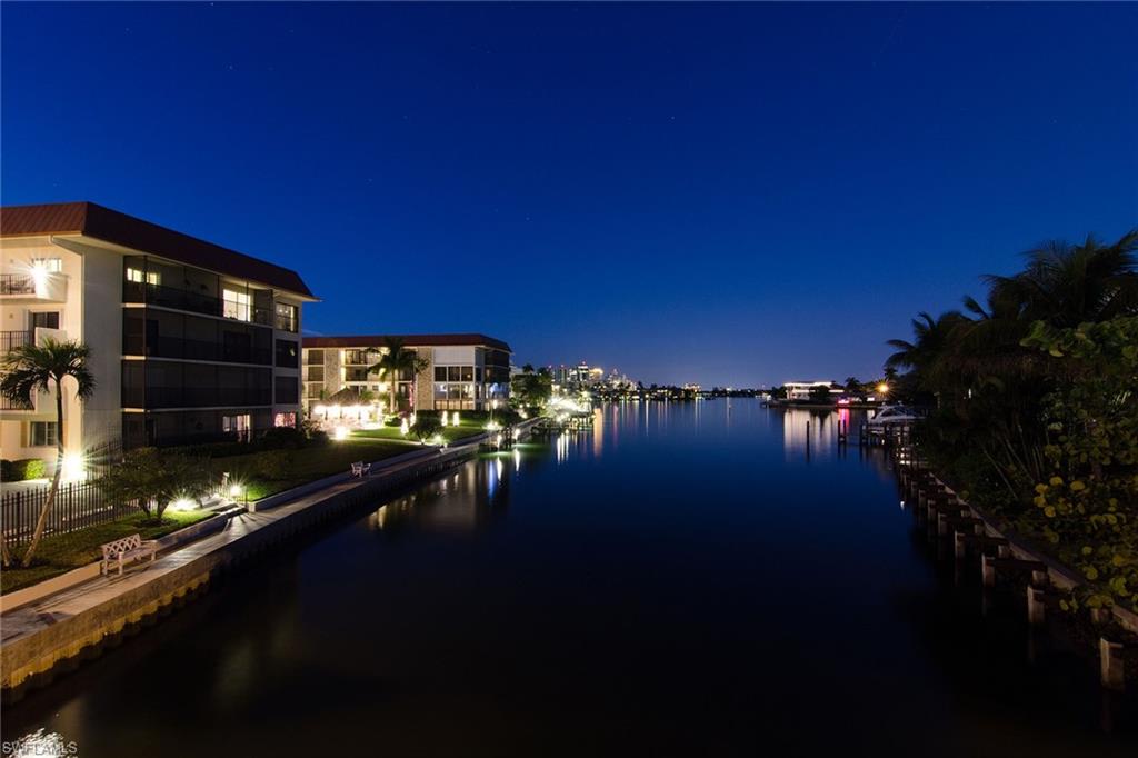 MOORINGS - Residential