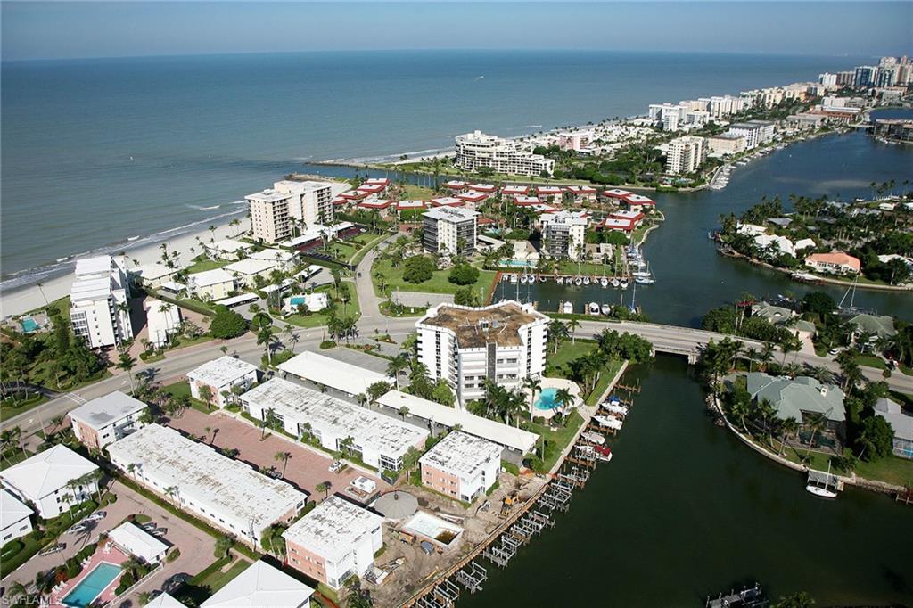 MOORINGS - Residential