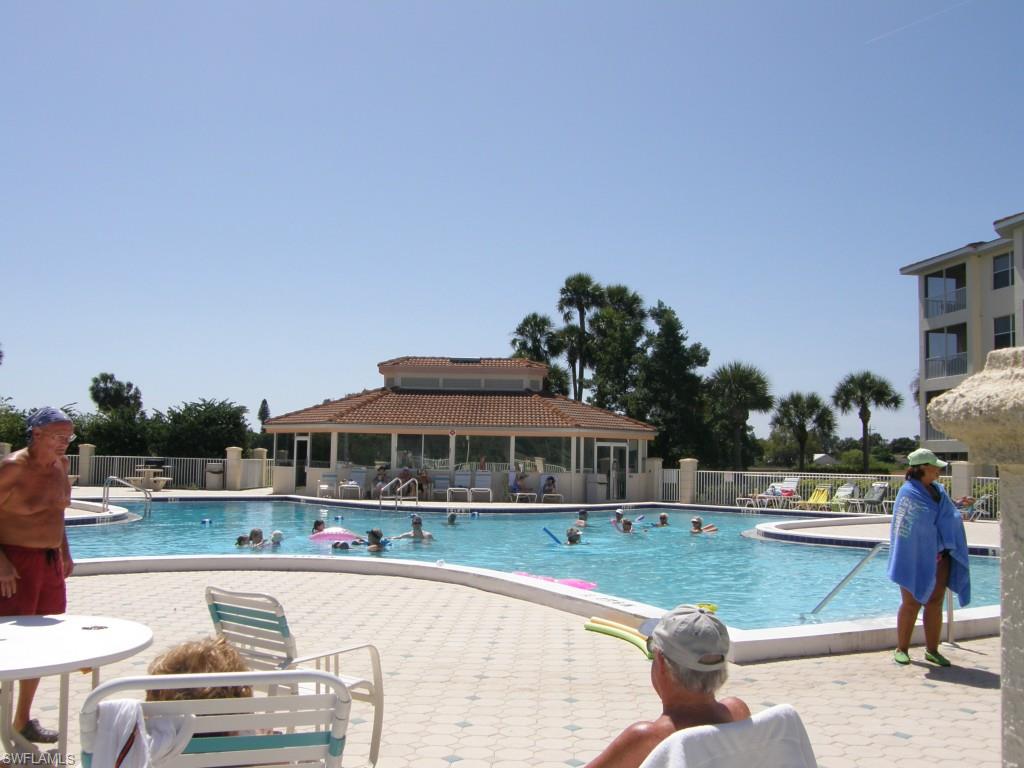 CLUBHOUSE VILLAS - Residential