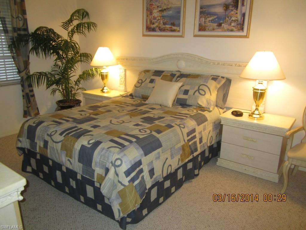 CLUBHOUSE VILLAS - Residential