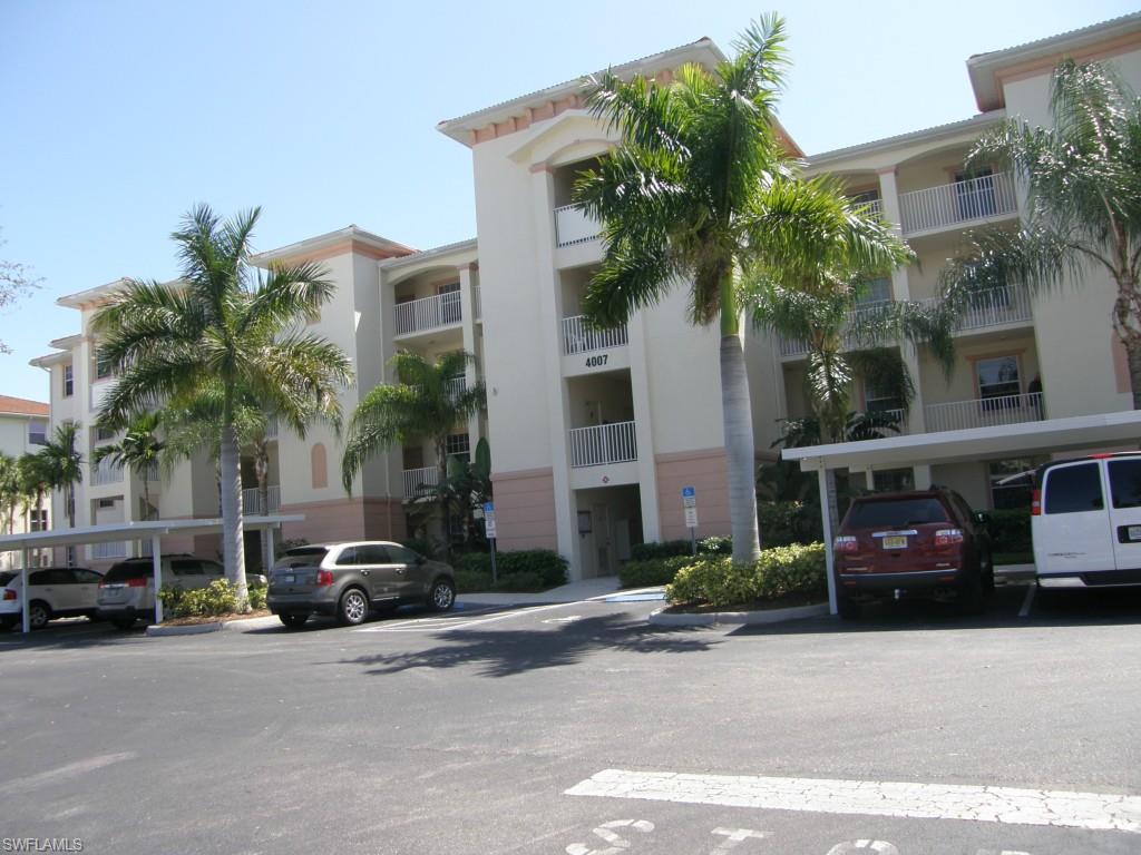 CLUBHOUSE VILLAS - Residential