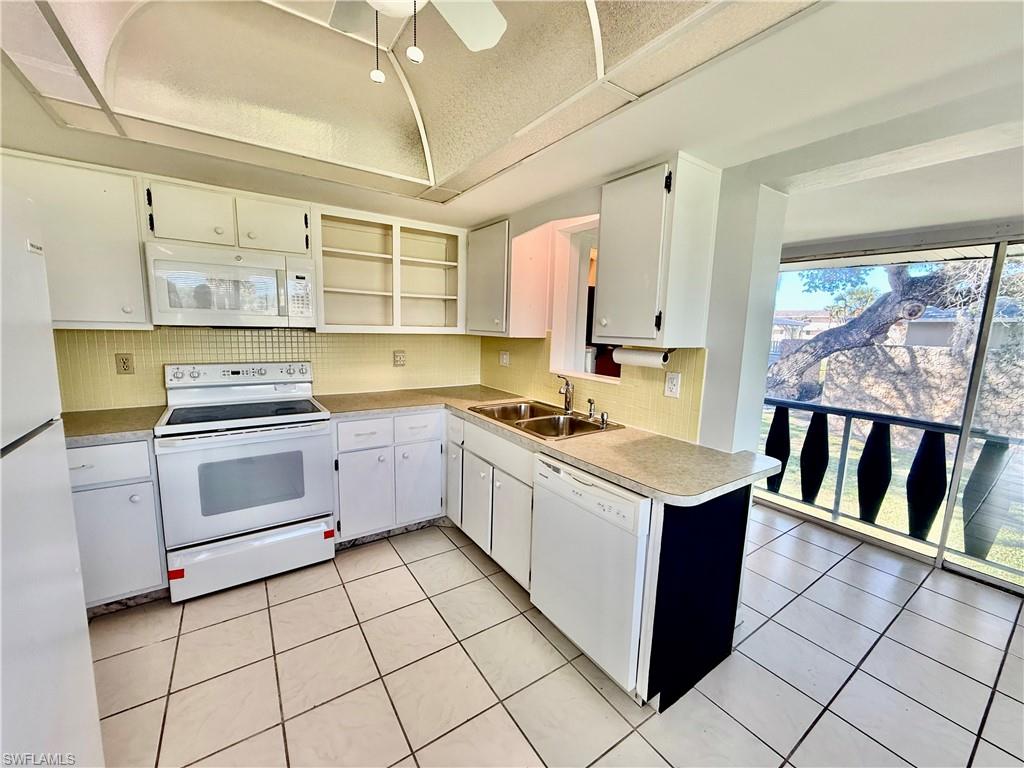 FAIRWAYS CONDO - Residential