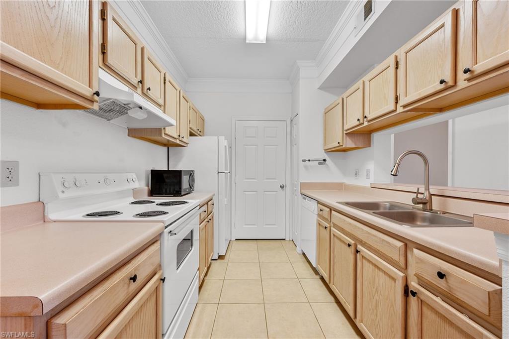 ROYAL GREENS - Residential