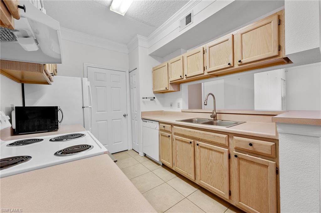 ROYAL GREENS - Residential