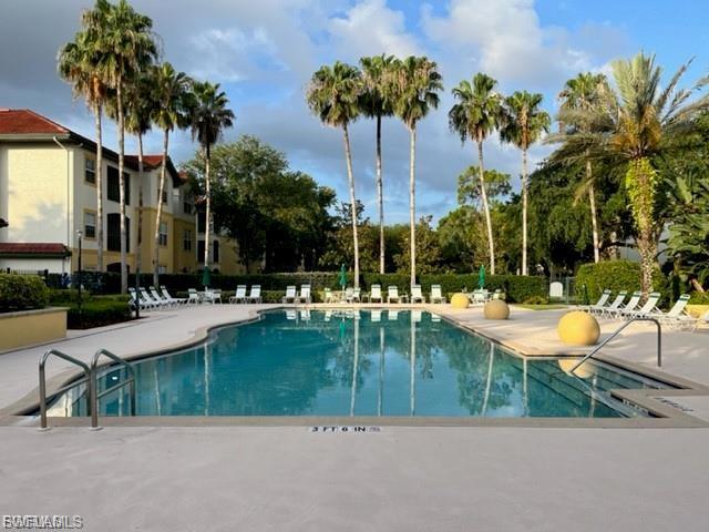 ROYAL GREENS - Residential