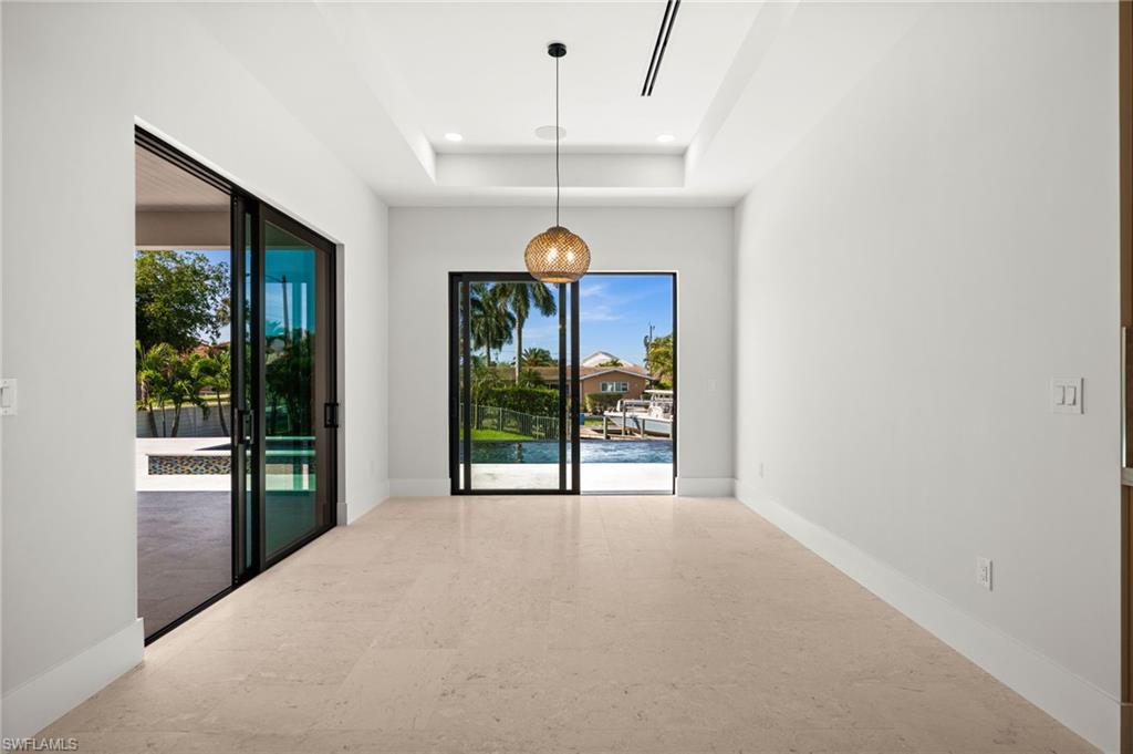 YACHT CLUB - Residential
