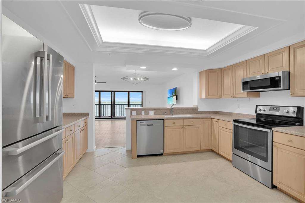 SUNSET ROYALE - Residential