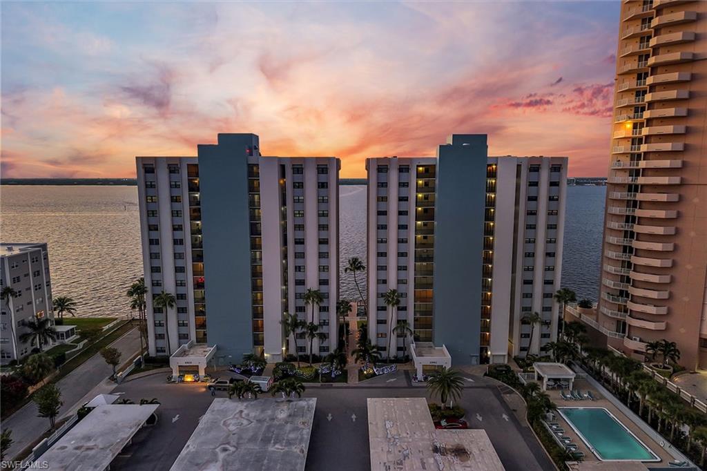 SUNSET ROYALE - Residential