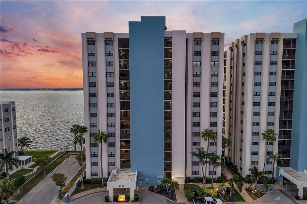 SUNSET ROYALE - Residential