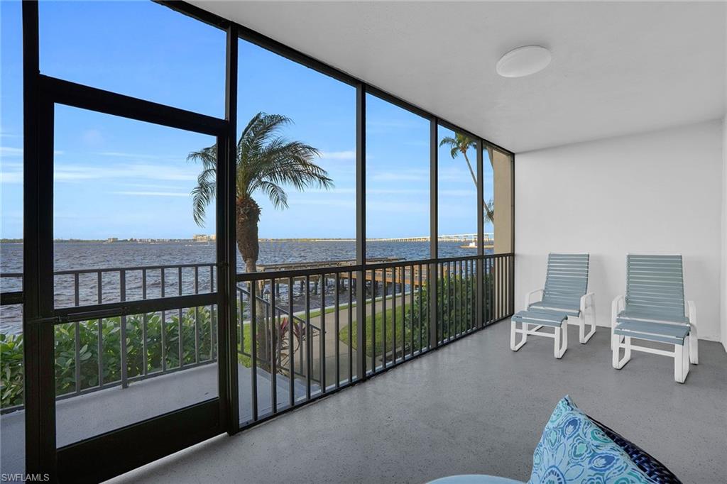 SUNSET ROYALE - Residential