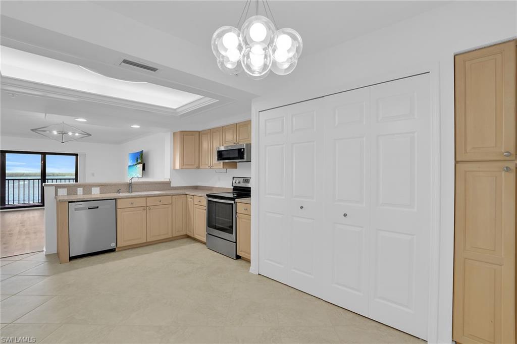 SUNSET ROYALE - Residential