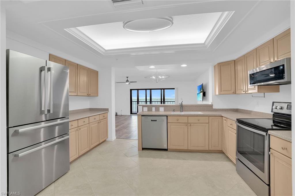 SUNSET ROYALE - Residential