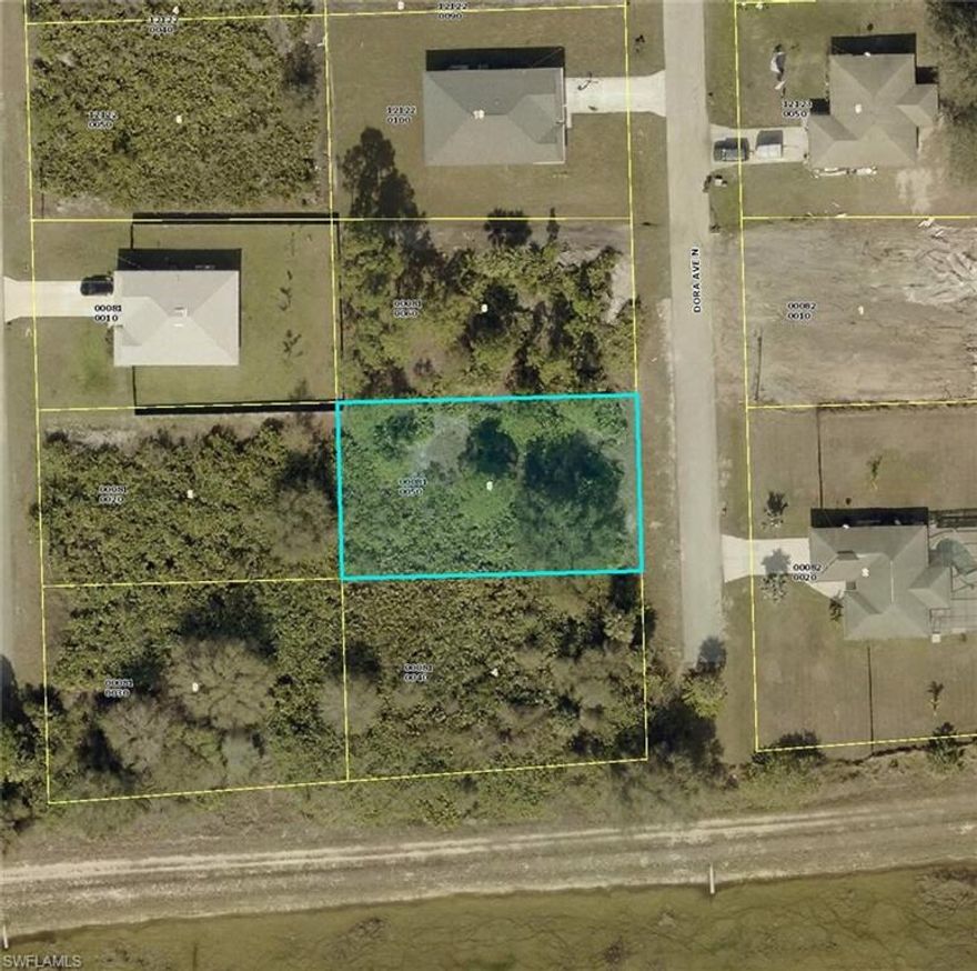 Check out and purchase this QUARTER ACRE LOT in Florida's fastest-growing city! This ELEVATED and DRY parcel offers a solid foundation; perfect for your future construction projects. Ideal for investors and buyers looking to secure an investment opportunity and capitalize on rapid SUBURBAN growth!